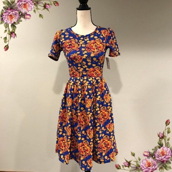 LuLaRoe Dresses & Skirts - Gorgeous LuLaRoe floral print Amelia dress‎